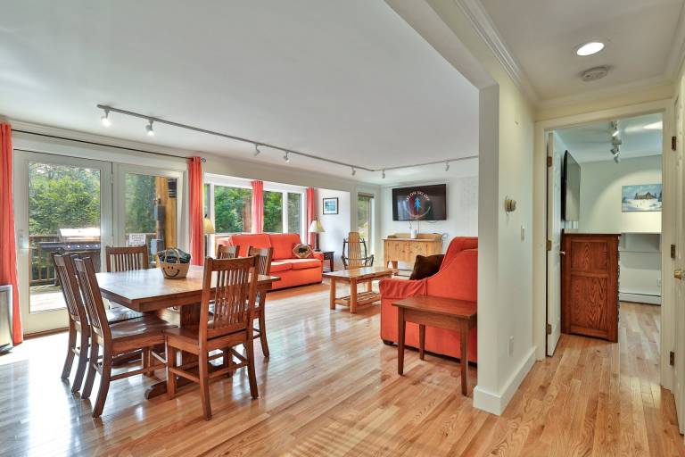 Condo with barbeque, hot tub & sauna | Mountain view — photo 2