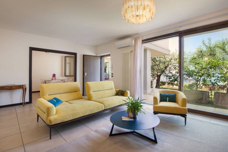 Rental apartment with yard, pool & terrace — photo 5