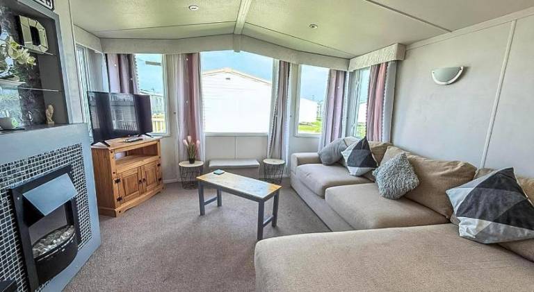 Modern 6 Berth Caravan For Hire At Fantasy Island In Skegness Ref 58009D — photo 2