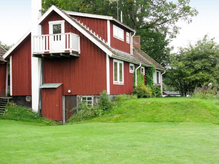 Vacation home with sauna, yard & patio | Lake view — photo 5