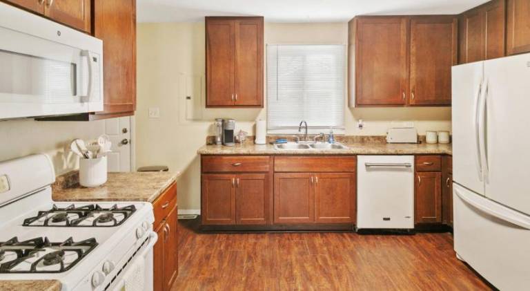 Sailors Escape with 3 bedrooms Near Naval Base — photo 5