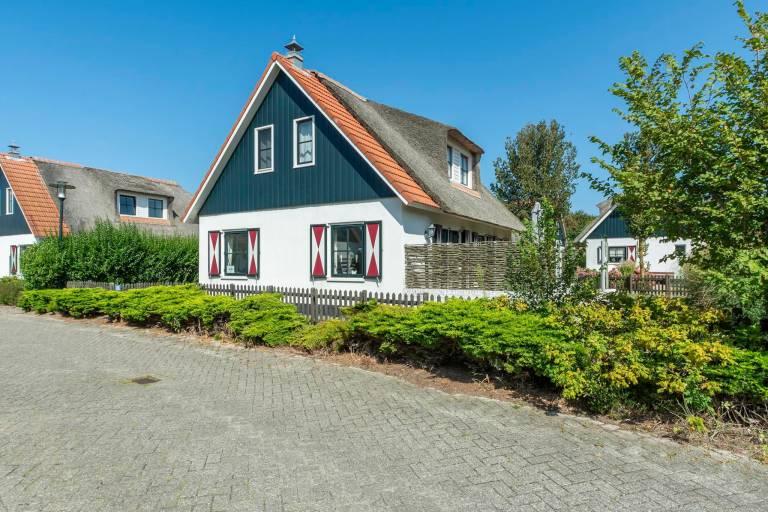 Villa with garden & patio in Callantsoog