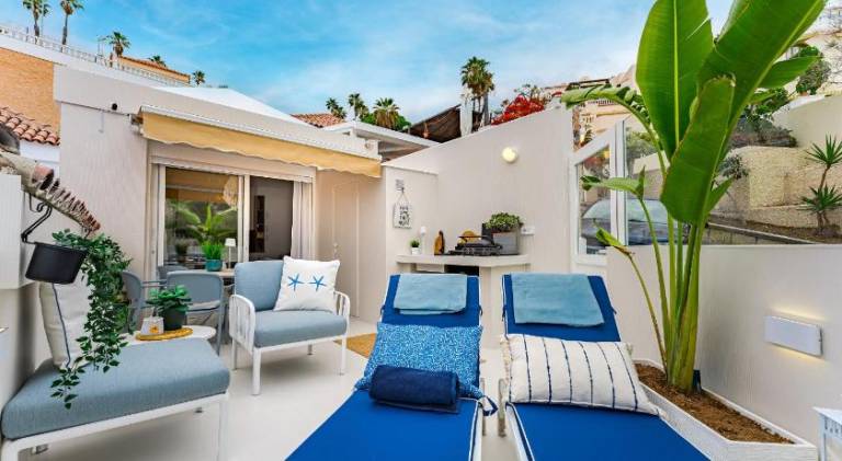 Fully equipped holiday apartment with patio, heated pool & barbecue | Dogs allowed — photo 3