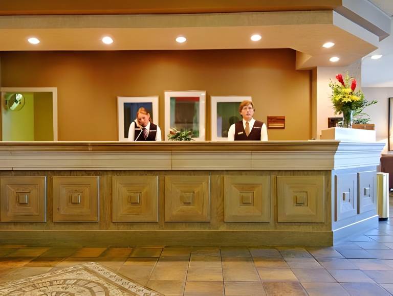 Bismarck Hotel and Conference Center — photo 4