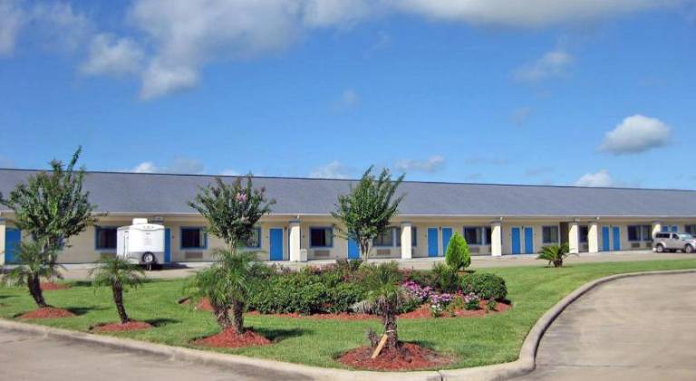 Relax Inn & Suites — photo 3