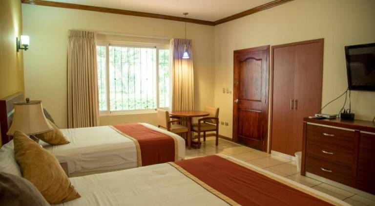 Pato Canales Hotel & Resort