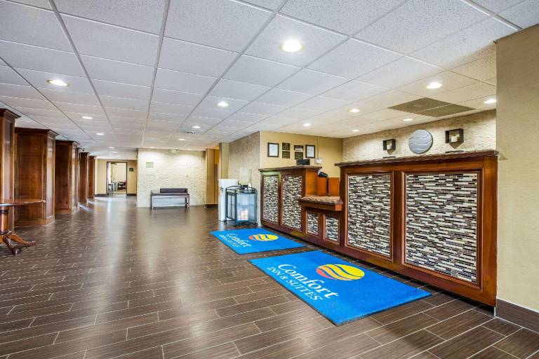 Comfort Inn & Suites Fairborn near Wright Patterson AFB — photo 4