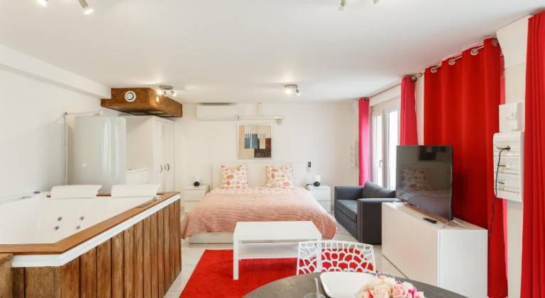 Holiday apartment with hot tub — photo 2