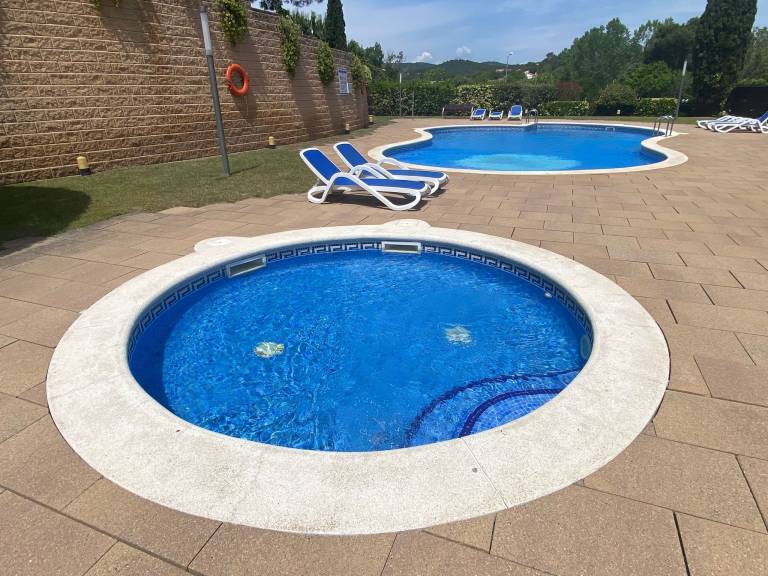 Apartment 'Apartamento-loft, Lloret De Mar' with Shared Pool, Wi-Fi and Air Conditioning — photo 5