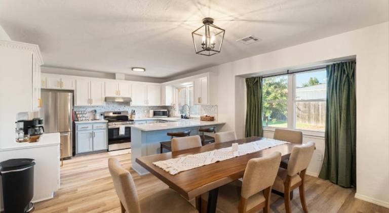 Luxury 3 BDR Edmond, Fuseball, Pac-Man, Sleeps 9 — photo 4