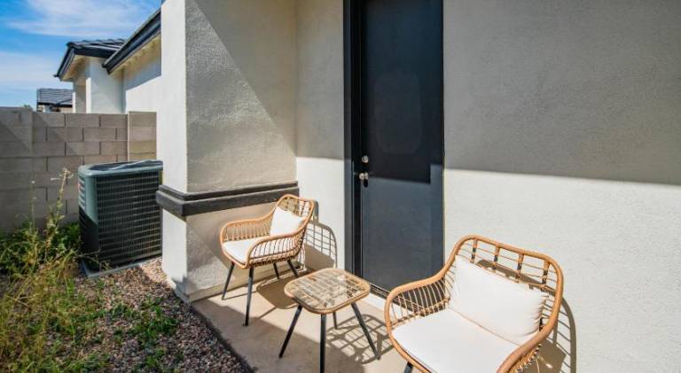 Beautiful rental apartment with private pool | Pet-friendly — photo 4