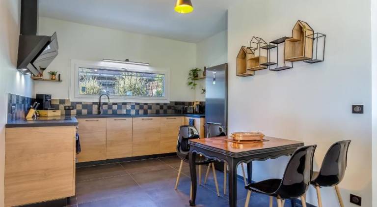 Apartment with jacuzzi — photo 4