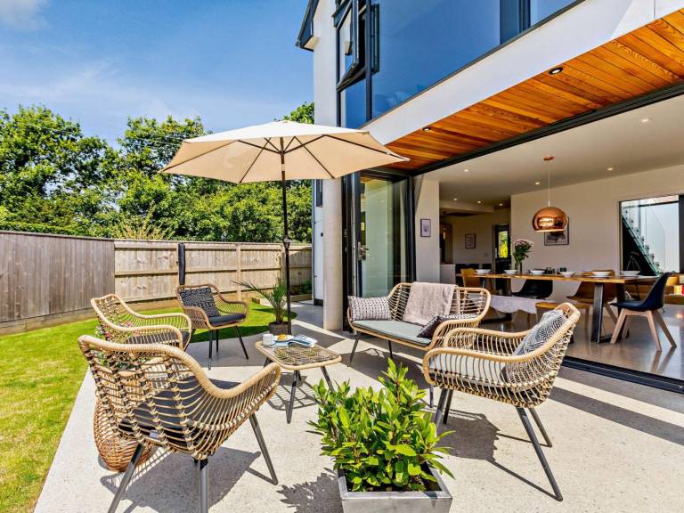 Cottage with yard, terrace & hot tub — photo 2