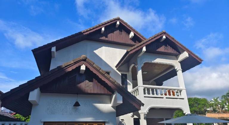 Wonderful villa with jacuzzi, garden & patio | Next to Wat Suan Dok | Pets allowed — photo 3
