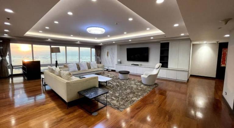 Ultra Luxury 5BR Penthouse in Manila Bay Rizal Park in Manila