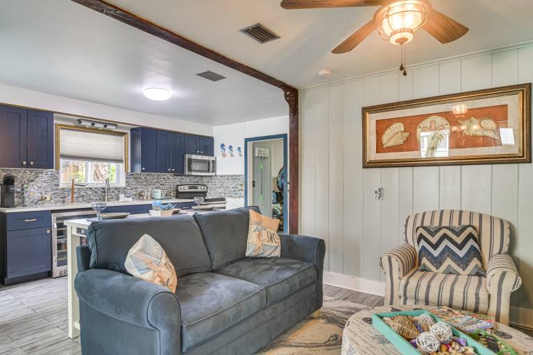 Near Beach & Corey Ave! Walkable Snowbird Escape — photo 5