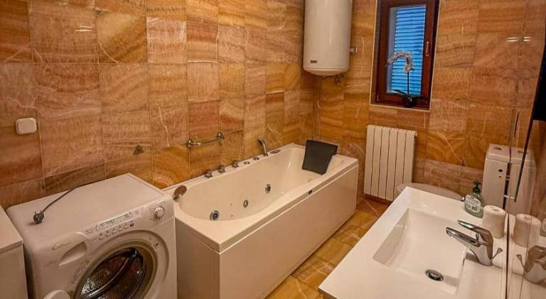 Apartment with pool — photo 2