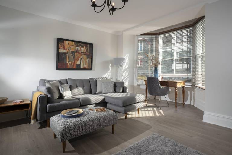 The Redbanks - Contemporary Apartment by LetMeStay — photo 2