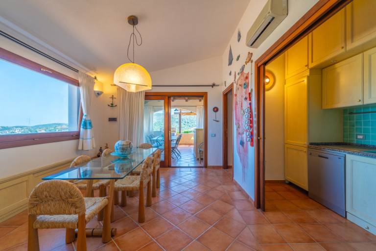 Rental apartment with terrace & yard | Beach view — photo 2