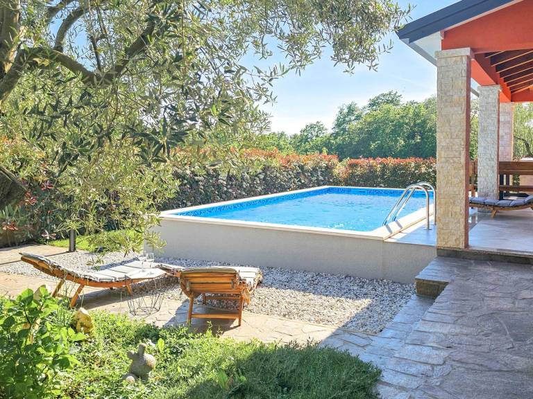 Vacation home with private pool, BBQ & patio | Dogs allowed in Umag