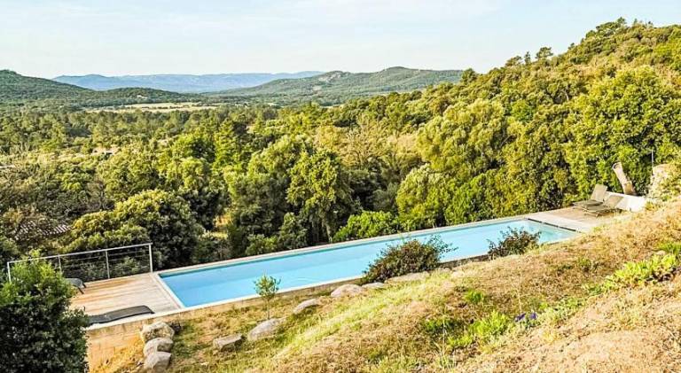 Villa with pool — photo 4