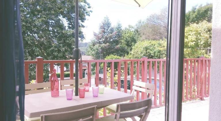 Rental apartment with hot tub, terrace & barbecue — photo 4
