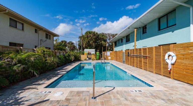 Serviced apartment with pool — photo 4