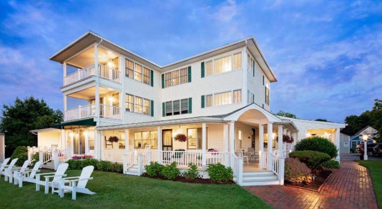 Inn at Harbor Hill Marina