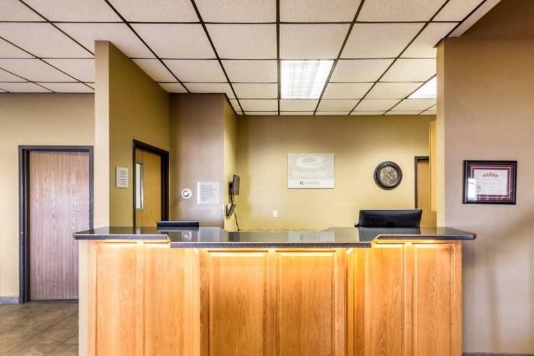 Econo Lodge Valley City — photo 5