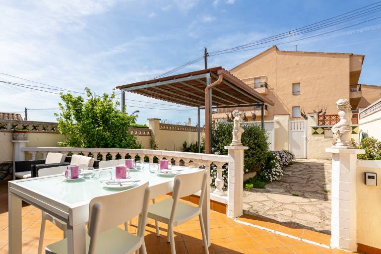 House with patio, garden & grill — photo 5