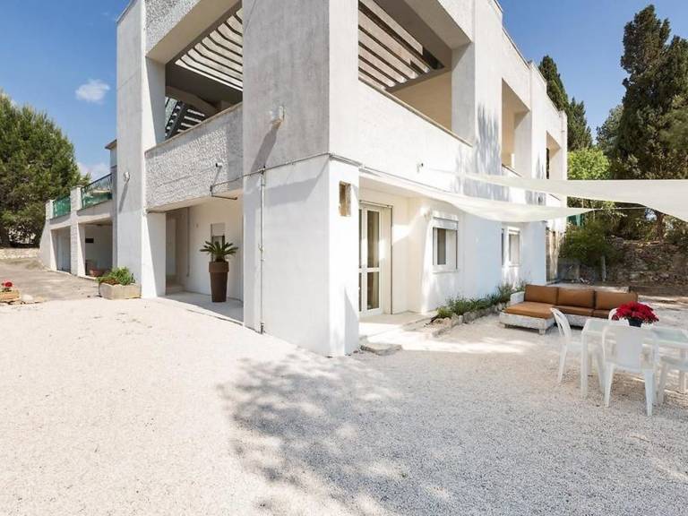 Rental apartment with yard & terrace — photo 3