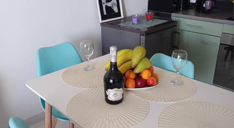 Rental apartment with patio — photo 3