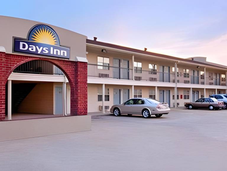Super 8 by Wyndham Terrell in Terrell, TX