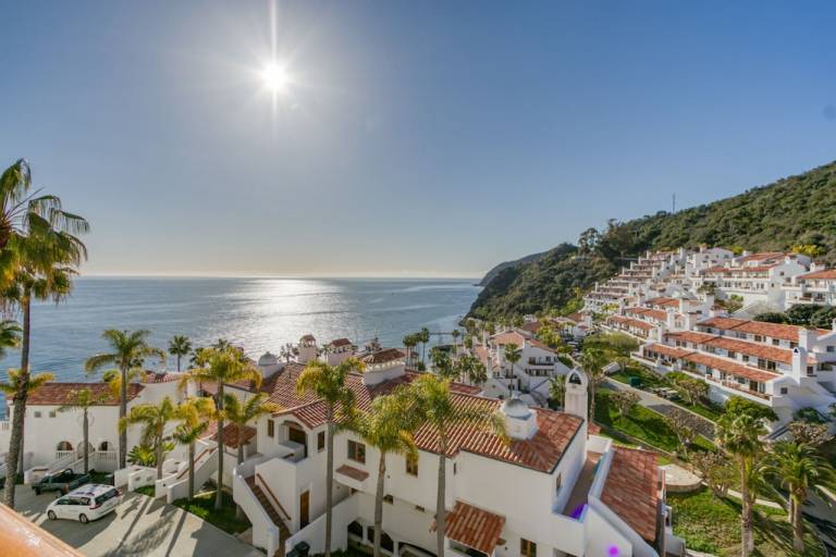 Condo Avalon
