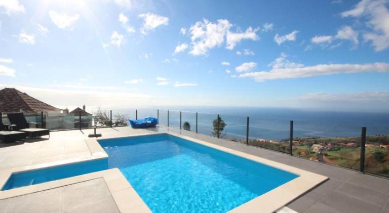 Fully equipped wonderful villa with private pool, jacuzzi & patio | Pets allowed — photo 2