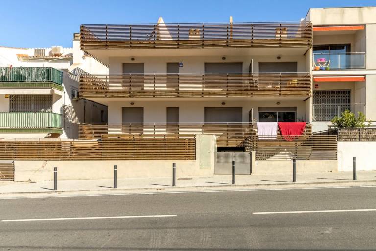 Fully equipped beautiful rental apartment with terrace | Beach view | Close to the beach | Pets are welcome — photo 2