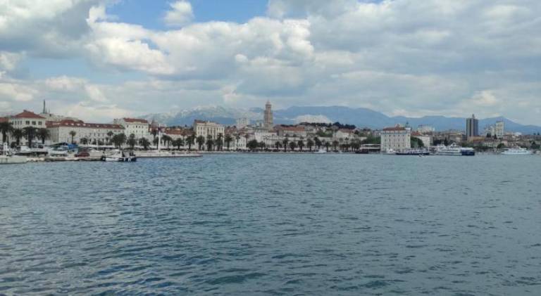 Apartment with 2 rooms for 7 persons in Split
