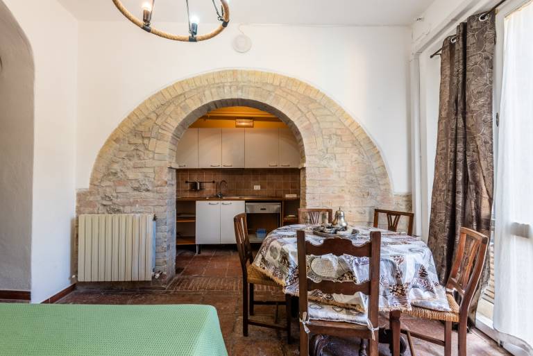Apartment 'Il Caminetto - Antiche Dimore' with Shared Pool, Wi-Fi and Air Conditioning — photo 4