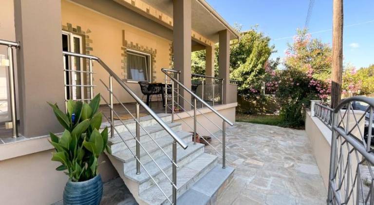 Vacation home with yard & patio in Kas