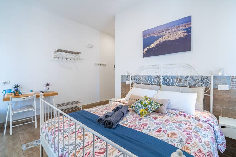 Guest House 'Raudino Rooms - Ortigia' with Balcony, Wi-Fi and Air Conditioning — photo 5