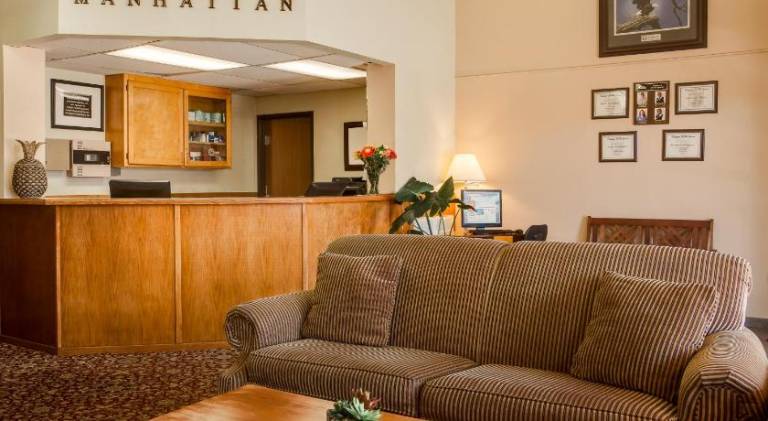 Super 8 By Wyndham Manhattan Ks — photo 3