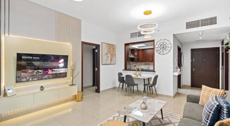 Fully equipped holiday apartment with pool, garden & barbeque | Near Burj Khalifa | Perfect for remote work | Pets allowed — photo 5