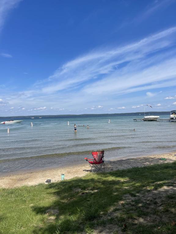 Higgins Lake, MI Vacation Rentals from 98 Hometogo