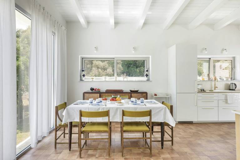 Vacation home with grill, yard & terrace — photo 4