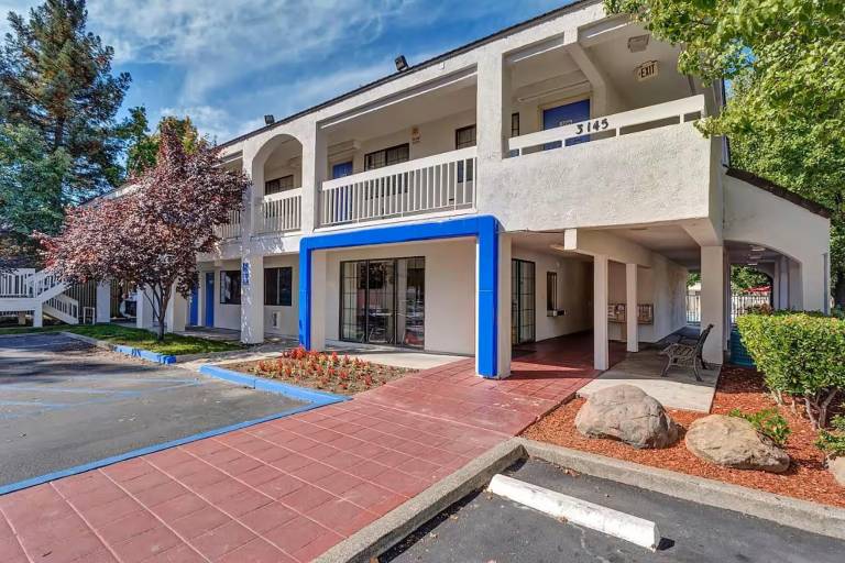 Super 8 by Wyndham Santa Rosa North — photo 3