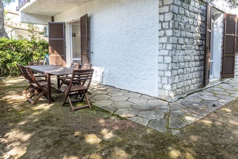 Holiday apartment with garden — photo 3