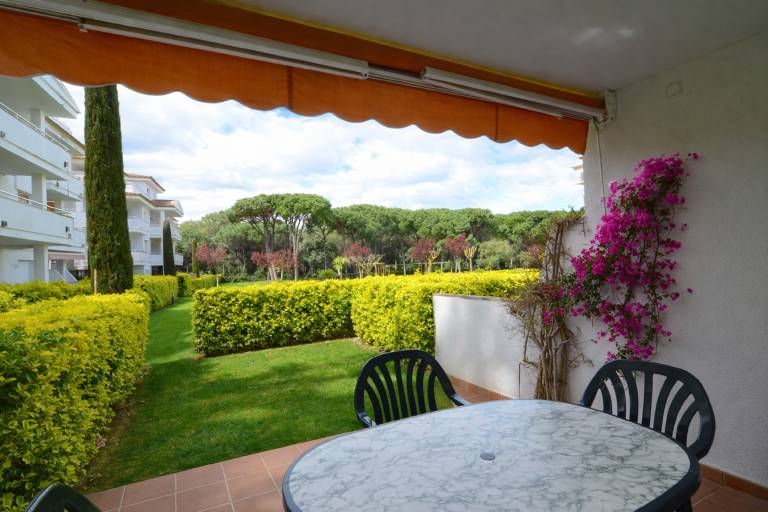 Apartment with terrace, pool & yard | Pets are welcome — photo 2