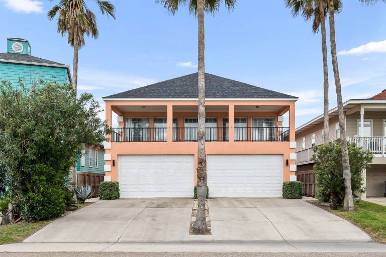 House with yard in South Padre Island, TX