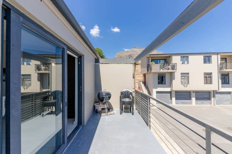 Delightful 2BD Townhouse in Woodstock