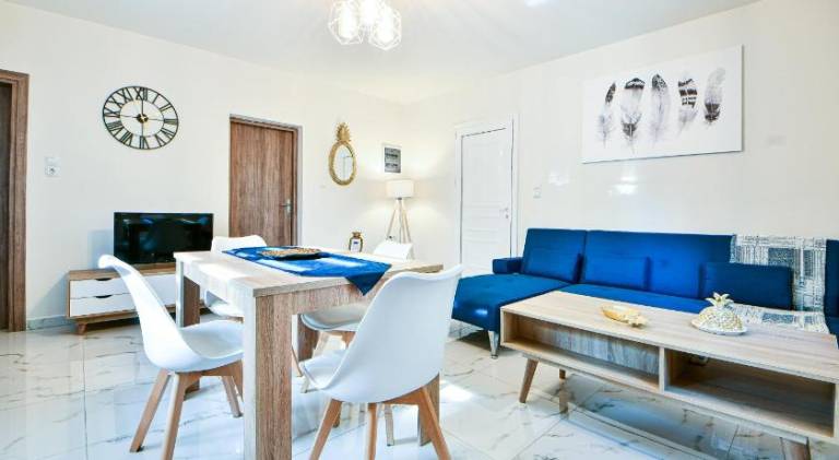 Koukounari Luxury Apartments in Aegina